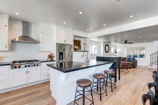 3Br Luxury Condo W- Rooftop Deck Fire Pit - Steps To Beach By Beachview Rental - Newport Beach - 8