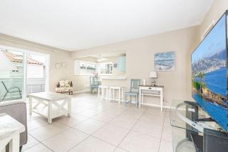 Updated 2Br Getaway Half Block From Popular 44Th St Beach By Beachview Rentals - Newport Beach - 2