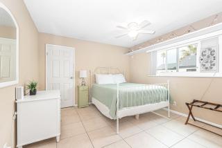 Updated 2Br Getaway Half Block From Popular 44Th St Beach By Beachview Rentals - Newport Beach - 1