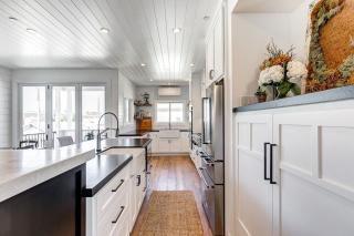 3Br Luxury Condo W- Rooftop Deck Fire Pit - Steps To Beach By Beachview Rental - Newport Beach - 1