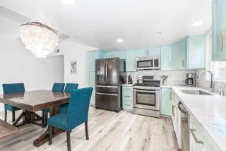 Remodeled 4Br Duplex Steps From Beach Boardwalk By Beachview Rentals - Newport Beach - 1