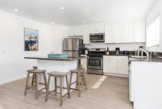 Updated 2Br W- Ac, Large Patio, Grill - One Block To Sand By Beachview Rentals - Newport Beach - 4