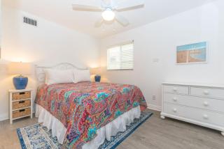 Updated 2Br W- Ac, Large Patio, Grill - One Block To Sand By Beachview Rentals - Newport Beach - 2
