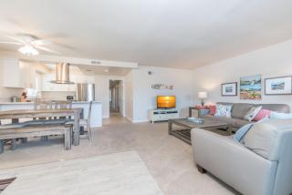 Spacious 4Br W- Oceanview Balcony 3 Houses From Beach By Beachview Rentals - Newport Beach - 6