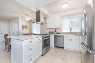 Spacious 4Br W- Oceanview Balcony 3 Houses From Beach By Beachview Rentals - Newport Beach - 3