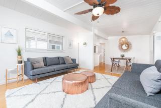 Upgraded Pet-Friendly Home Steps From Popular 40Th St Beach By Beachview Rentals - Newport Beach - 8