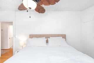 Upgraded Pet-Friendly Home Steps From Popular 40Th St Beach By Beachview Rentals - Newport Beach - 2