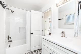 Upgraded Pet-Friendly Home Steps From Popular 40Th St Beach By Beachview Rentals - Newport Beach - 1
