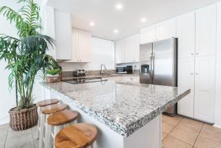 Pet-Friendly 3Br W- Ac Oceanview Patio Steps From Beach By Beachview Rentals - Newport Beach - 4