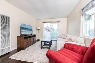 Cozy 1Br Beach Retreat W- Balcony Bbq One Block From Sand By Beachview Rentals - Newport Beach - 8