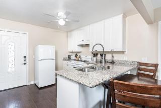 Cozy 1Br Beach Retreat W- Balcony Bbq One Block From Sand By Beachview Rentals - Newport Beach - 6