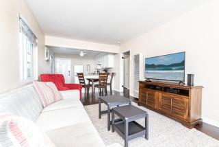 Cozy 1Br Beach Retreat W- Balcony Bbq One Block From Sand By Beachview Rentals - Newport Beach - 0