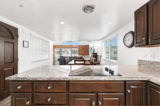 Charming Oceanview 3Br HalfBlockTo29ThStBeach ByBeachviewRentals - Newport Beach - 5