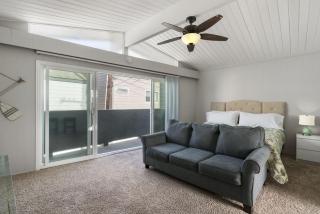 Cozy Studio W- Deck In Prime Location Steps To Beach Bay By Beachview Rentals - Newport Beach - 9