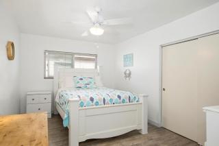 Charming Oceanview 3Br HalfBlockTo29ThStBeach ByBeachviewRentals - Newport Beach - 2