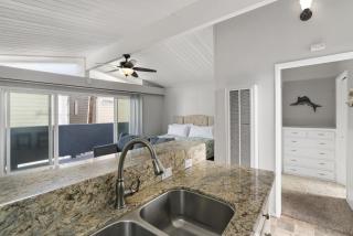 Cozy Studio W- Deck In Prime Location Steps To Beach Bay By Beachview Rentals - Newport Beach - 7