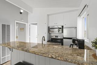 Cozy Studio W- Deck In Prime Location Steps To Beach Bay By Beachview Rentals - Newport Beach - 5