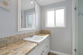 Cozy Studio W- Deck In Prime Location Steps To Beach Bay By Beachview Rentals - Newport Beach - 3