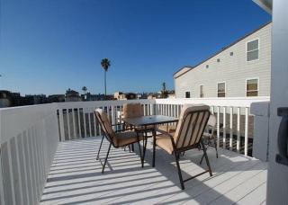 Cozy Studio W- Deck In Prime Location Steps To Beach Bay By Beachview Rentals - Newport Beach - 2