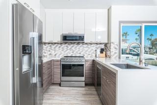 Luxury 4Br Tri-Level W- Modern Interior, Rooftop Deck Ac By Beachview Rentals - Newport Beach - 5