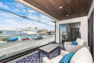 Luxury 4Br Tri-Level W- Modern Interior, Rooftop Deck Ac By Beachview Rentals - Newport Beach - 2