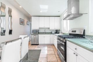 Modern Oceanview TriLevelSteps From43RdStBeach ByBeachviewRentals - Newport Beach - 5