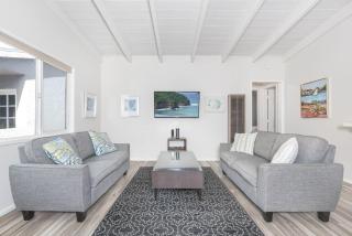 Cozy 2Br Upstairs Cottage Steps From Sand In Prime Location By Beachview Rentals - Newport Beach - 0