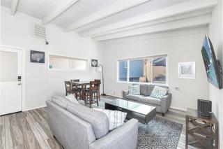 Cozy 2Br Upstairs Cottage Steps From Sand In Prime Location By Beachview Rentals - Newport Beach - 8