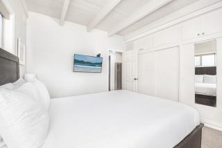 Cozy 2Br Upstairs Cottage Steps From Sand In Prime Location By Beachview Rentals - Newport Beach - 6