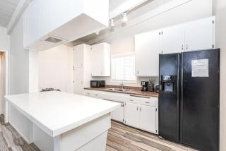 Cozy 2Br Upstairs Cottage Steps From Sand In Prime Location By Beachview Rentals - Newport Beach - 5