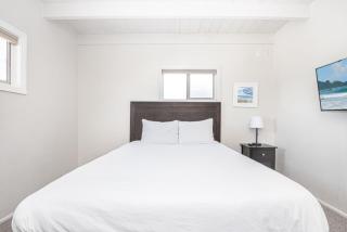 Cozy 2Br Upstairs Cottage Steps From Sand In Prime Location By Beachview Rentals - Newport Beach - 4