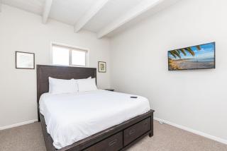 Cozy 2Br Upstairs Cottage Steps From Sand In Prime Location By Beachview Rentals - Newport Beach - 2