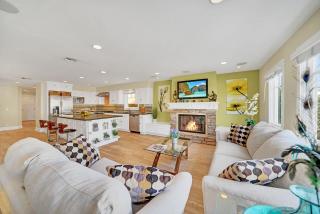 Spacious 5Br Beach Home W- Dual Rooftop Decks Ocean Views By Beachview Rentals - Newport Beach - 0