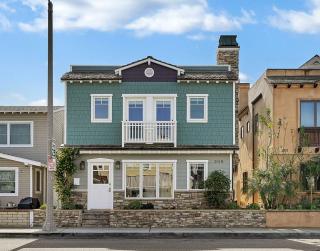Spacious 5Br Beach Home W- Dual Rooftop Decks Ocean Views By Beachview Rentals - Newport Beach - 8