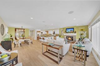 Spacious 5Br Beach Home W- Dual Rooftop Decks Ocean Views By Beachview Rentals - Newport Beach - 7