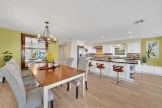 Spacious 5Br Beach Home W- Dual Rooftop Decks Ocean Views By Beachview Rentals - Newport Beach - 6