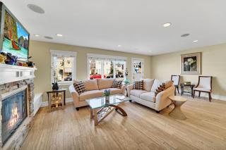 Spacious 5Br Beach Home W- Dual Rooftop Decks Ocean Views By Beachview Rentals - Newport Beach - 5