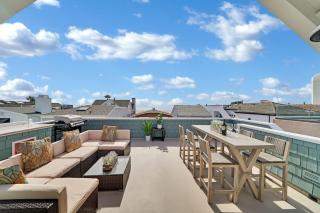 Spacious 5Br Beach Home W- Dual Rooftop Decks Ocean Views By Beachview Rentals - Newport Beach - 1