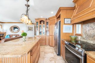 Oceanfront 2Br W- Ac, Upgraded Interior, Panoramic Views By Beachview Rentals - Newport Beach - 3