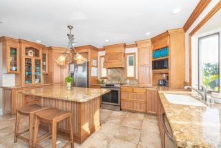 Oceanfront 2Br W- Ac, Upgraded Interior, Panoramic Views By Beachview Rentals - Newport Beach - 2