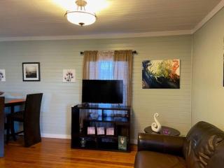 Blue Cottage, Close to Downtown & Bases! - 3