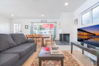 Quiet 4Br Beach Home W- Large Deck Bbq 2 Blocks From Sand By Beachview Rentals - Newport Beach - 0