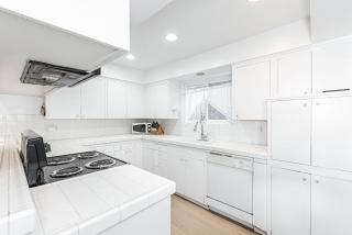 Quiet 4Br Beach Home W- Large Deck Bbq 2 Blocks From Sand By Beachview Rentals - Newport Beach - 3