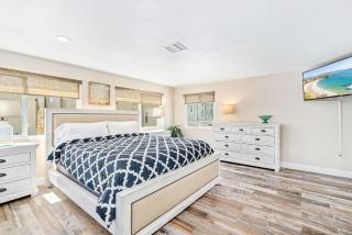 Stylish 2Br Upstairs Cottage W- Ac One House From Beach By Beachview Rentals - Newport Beach - 6