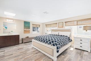 Stylish 2Br Upstairs Cottage W- Ac One House From Beach By Beachview Rentals - Newport Beach - 4