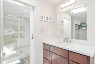 Stylish 2Br Upstairs Cottage W- Ac One House From Beach By Beachview Rentals - Newport Beach - 3