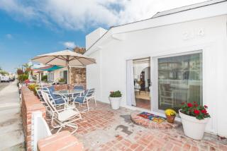 Charming 1Br Beach Cottage W- Large Patio One Block To Sand By Beachview Rentals - Newport Beach - 0