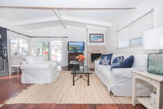 Charming 1Br Beach Cottage W- Large Patio One Block To Sand By Beachview Rentals - Newport Beach - 9