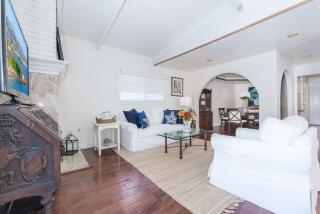 Charming 1Br Beach Cottage W- Large Patio One Block To Sand By Beachview Rentals - Newport Beach - 6