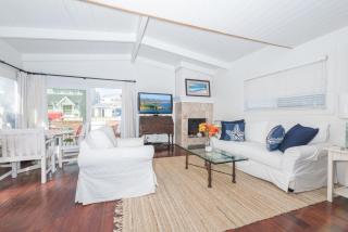 Charming 1Br Beach Cottage W- Large Patio One Block To Sand By Beachview Rentals - Newport Beach - 4
